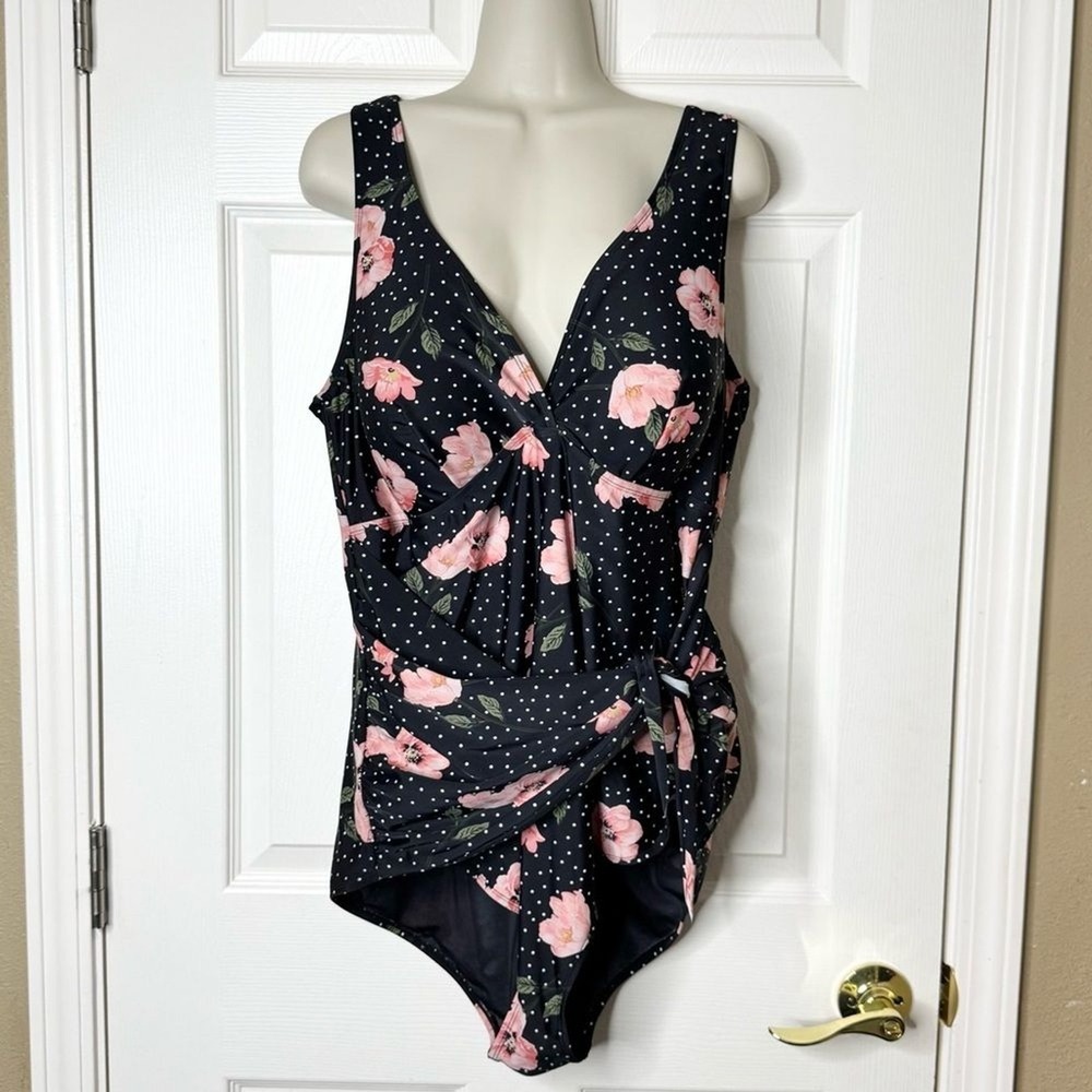 Torrid Floral & Polka Dot Tie Front Waist Wireless One Piece Swimsuit Size 3X